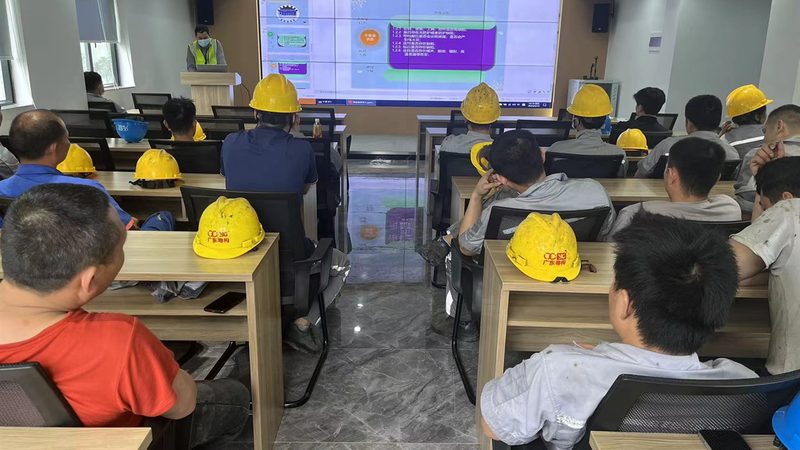 以下是一些广州地区知名的电工培训学校，供大家参考：